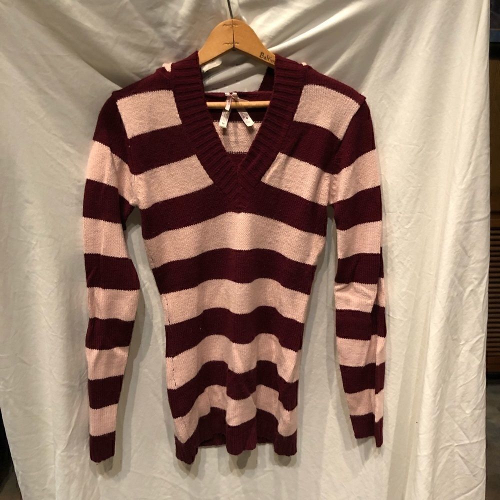 Derek Heart Hooded Sweater V neck Pink/Dark Red Medium